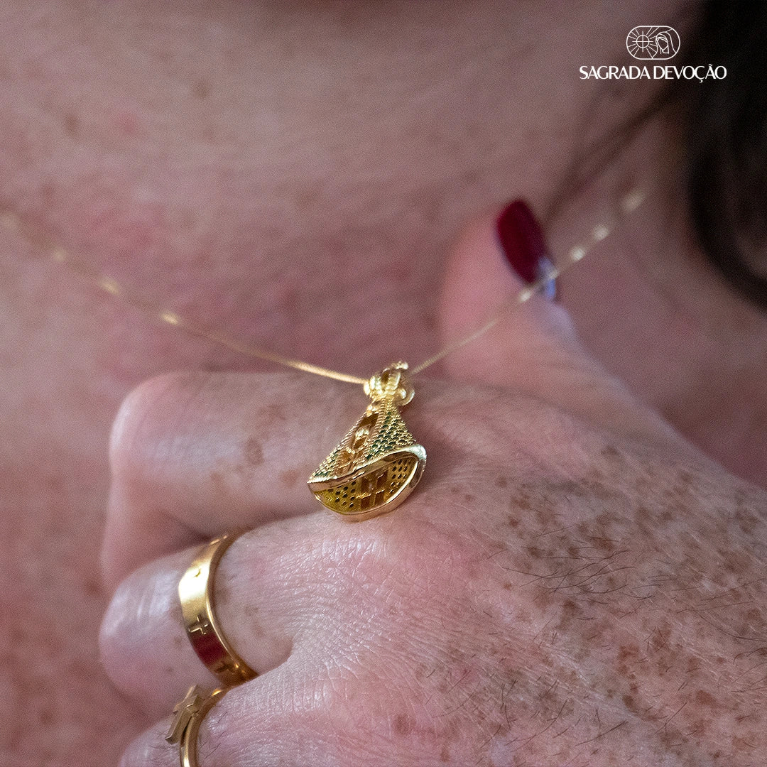 Colar Nossa Senhora Aparecida - Dupla Face com Manto de Zircônia Verde